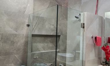 Exclusividad y Lujo Familiar en La Rioja: Casa con Club Deportivo Privado y Alta Plusvalía al Sur de Guadalajara.