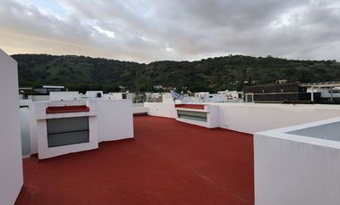 Exclusividad y Lujo Familiar en La Rioja: Casa con Club Deportivo Privado y Alta Plusvalía al Sur de Guadalajara.
