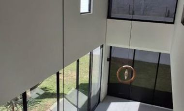 Hermosa y moderna casa a 3 minutos de galerias sta anita