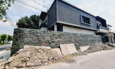 Rumah Mewah LuxBaru Gress Plus Kolam Renang di Perum Sumber Solo Kota