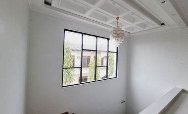 Rumah Mewah LuxBaru Gress Plus Kolam Renang di Perum Sumber Solo Kota