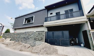 Rumah Mewah LuxBaru Gress Plus Kolam Renang di Perum Sumber Solo Kota