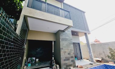 Rumah Mewah LuxBaru Gress Plus Kolam Renang di Perum Sumber Solo Kota