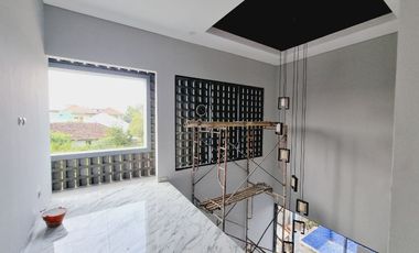 Rumah Mewah LuxBaru Gress Plus Kolam Renang di Perum Sumber Solo Kota