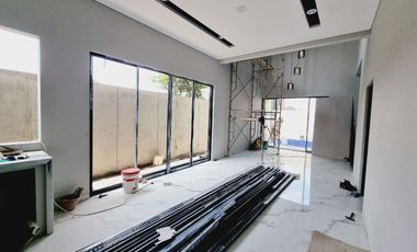 Rumah Mewah LuxBaru Gress Plus Kolam Renang di Perum Sumber Solo Kota