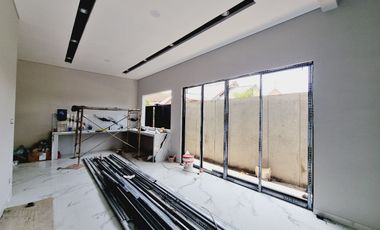 Rumah Mewah LuxBaru Gress Plus Kolam Renang di Perum Sumber Solo Kota