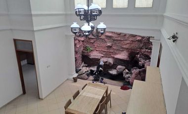 Disewakan Rumah 2 lantai rapih siap huni Cinere depok strategis