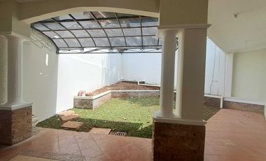 Disewakan Rumah 2 lantai rapih siap huni Cinere depok strategis