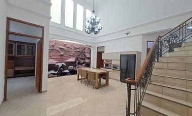 Disewakan Rumah 2 lantai rapih siap huni Cinere depok strategis