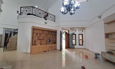 Disewakan Rumah 2 lantai rapih siap huni Cinere depok strategis