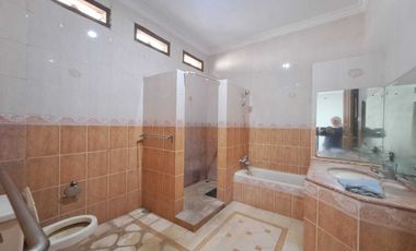 Disewakan Rumah 2 lantai rapih siap huni Cinere depok strategis