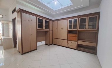 Disewakan Rumah 2 lantai rapih siap huni Cinere depok strategis