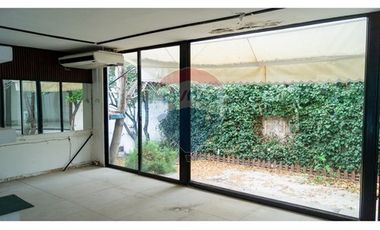 ¡Local comercial premium en Las Condes!