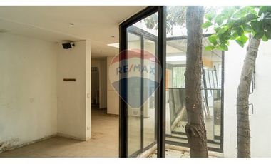 ¡Local comercial premium en Las Condes!