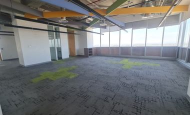 RENTA DE PISO COMPLETO PARA OFICINAS CON TERRAZA EN TORRE NATYVO JV.