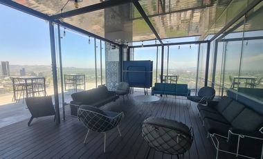 RENTA DE PISO COMPLETO PARA OFICINAS CON TERRAZA EN TORRE NATYVO JV.