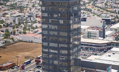 RENTA DE PISO COMPLETO PARA OFICINAS CON TERRAZA EN TORRE NATYVO JV.