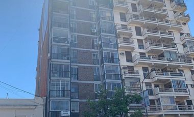 APTO CRÉDITO PELLEGRINI 1500 CON COCHERA