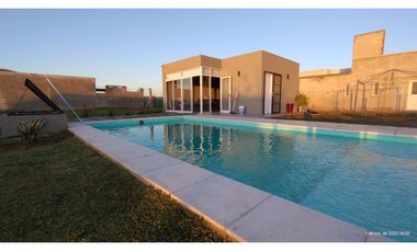 Se vende quincho con piscina en barrio Ribera de Andino. Tu oportunidad de inversión cerca del rio y de reserva natural
