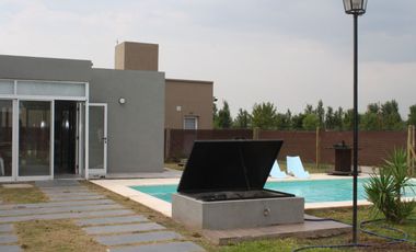 Se vende quincho con piscina en barrio Ribera de Andino. Tu oportunidad de inversión cerca del rio y de reserva natural
