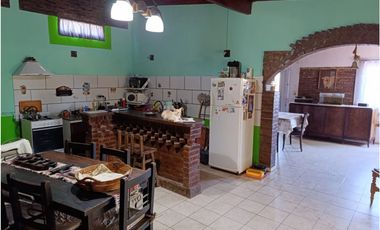 Casa con local en Andino, excelente ubicación