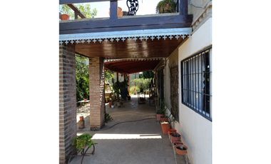 Casa con local en Andino, excelente ubicación