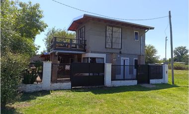 Casa con local en Andino, excelente ubicación