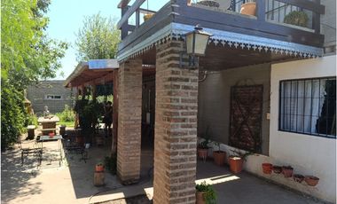 Casa con local en Andino, excelente ubicación