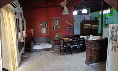 Casa con local en Andino, excelente ubicación