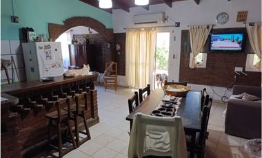 Casa con local en Andino, excelente ubicación