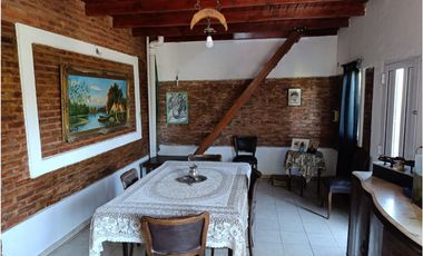 Casa con local en Andino, excelente ubicación