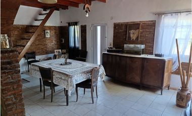 Casa con local en Andino, excelente ubicación