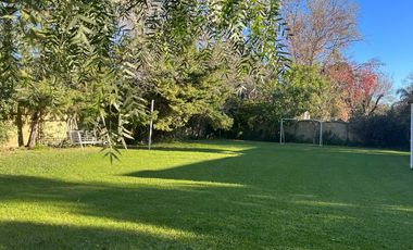 Casa en Villa La Ribera (Andino). Gran parque, piscina. Impecable estado