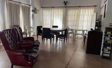 Casa en Villa La Ribera (Andino). Gran parque, piscina. Impecable estado