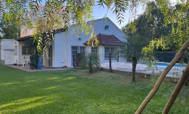 Casa en Villa La Ribera (Andino). Gran parque, piscina. Impecable estado