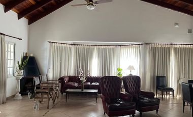 Casa en Villa La Ribera (Andino). Gran parque, piscina. Impecable estado