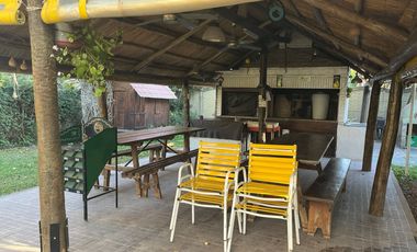 Casa en Villa La Ribera (Andino). Gran parque, piscina. Impecable estado