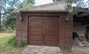 Casa sobre la costa del río Carcarañá con parque arbolado. Acepto permutas