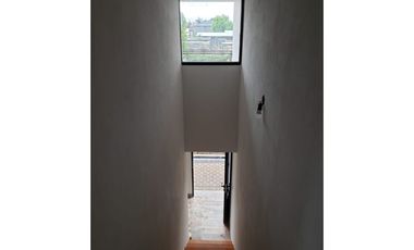 Departamentos duplex en Serodino con patio y balcón