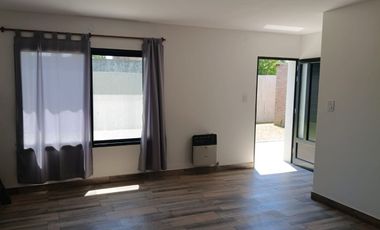 Departamentos duplex en Serodino con patio y balcón