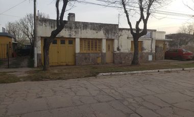 Dos casas linderas en Serodino. Oportunidad!!