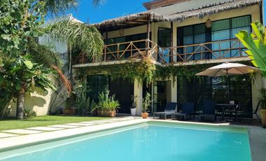 Casa en venta con alberca a y un diseño tropical en Yautepec,  Morelos