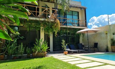 Casa en venta con alberca a y un diseño tropical en Yautepec,  Morelos