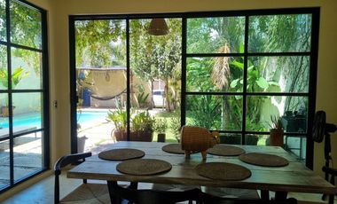 Casa en venta con alberca a y un diseño tropical en Yautepec,  Morelos