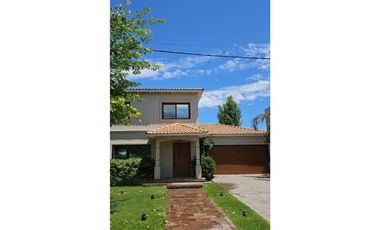 Hermosa casa en venta - Barrio Las Casuarinas