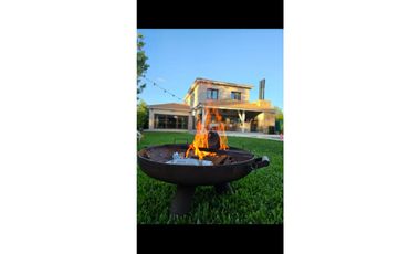 Hermosa casa en venta - Barrio Las Casuarinas