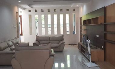 Rumah Bagus Tengah Kota Dekat Pintu Tol Banyuanyar Solo