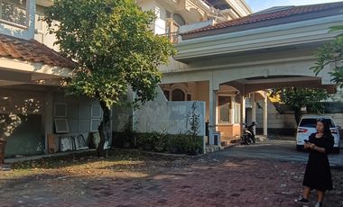 Rumah Besar Nol Jalan Raya Jemursari