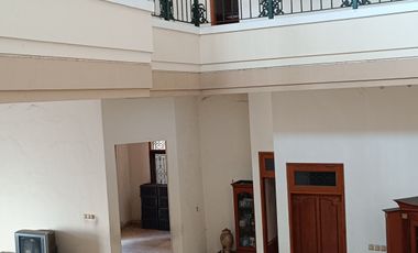 Rumah Besar Nol Jalan Raya Jemursari