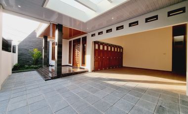 Rumah Mewah 261m² Baru Garasi 4 Di Banjarsari Solo Kota